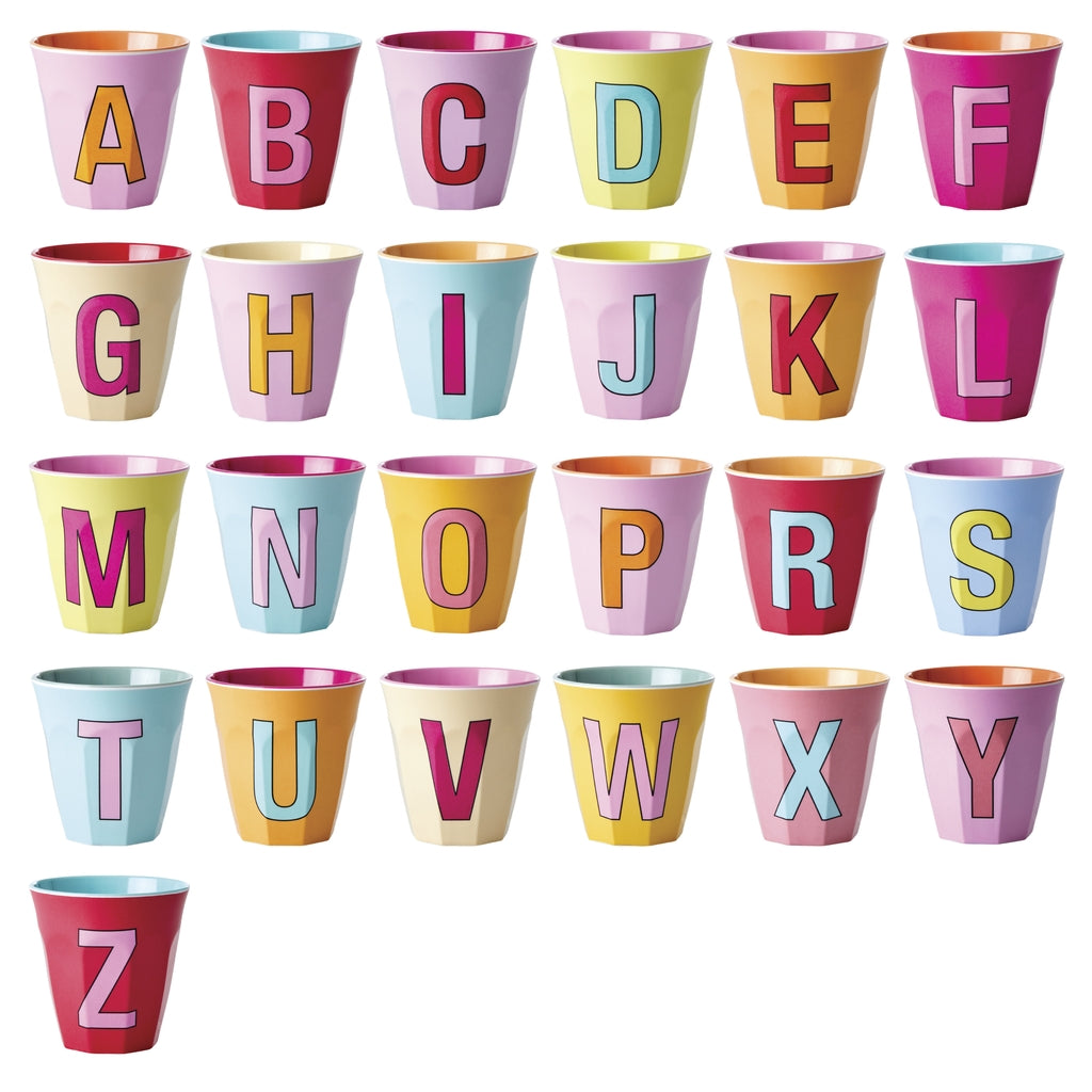 Rice Mittelgroße Becher - Alphabet in Pinktönen